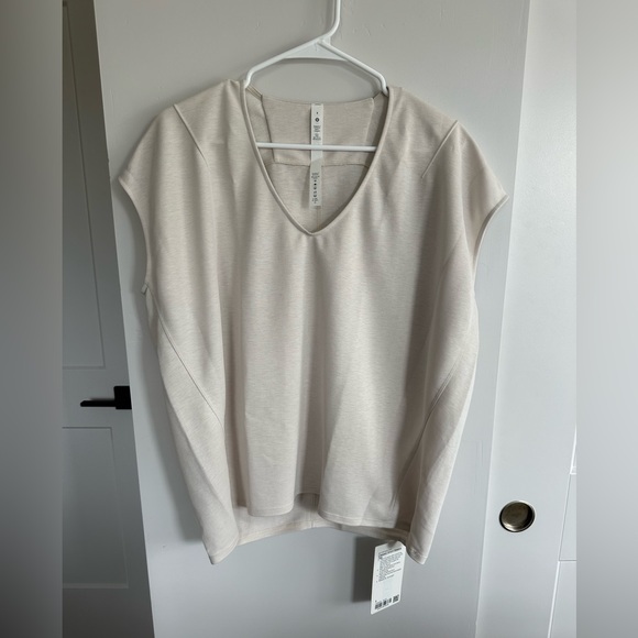 NWT Lululemon Capped Short Sleeve Tee Size 8 - Picture 1 of 6
